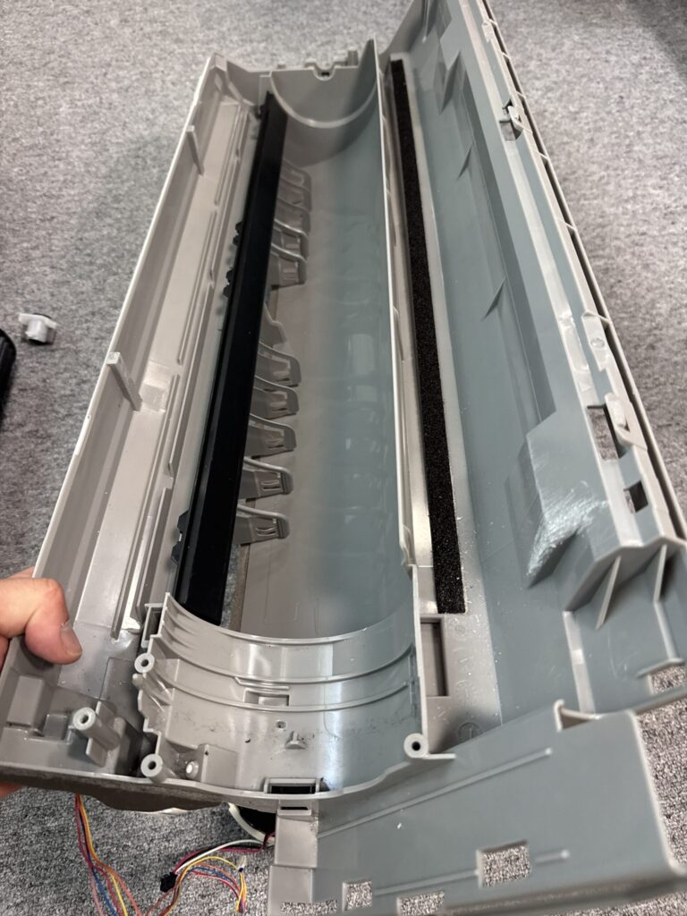 洗浄後の壁掛けエアコンのドレンパン